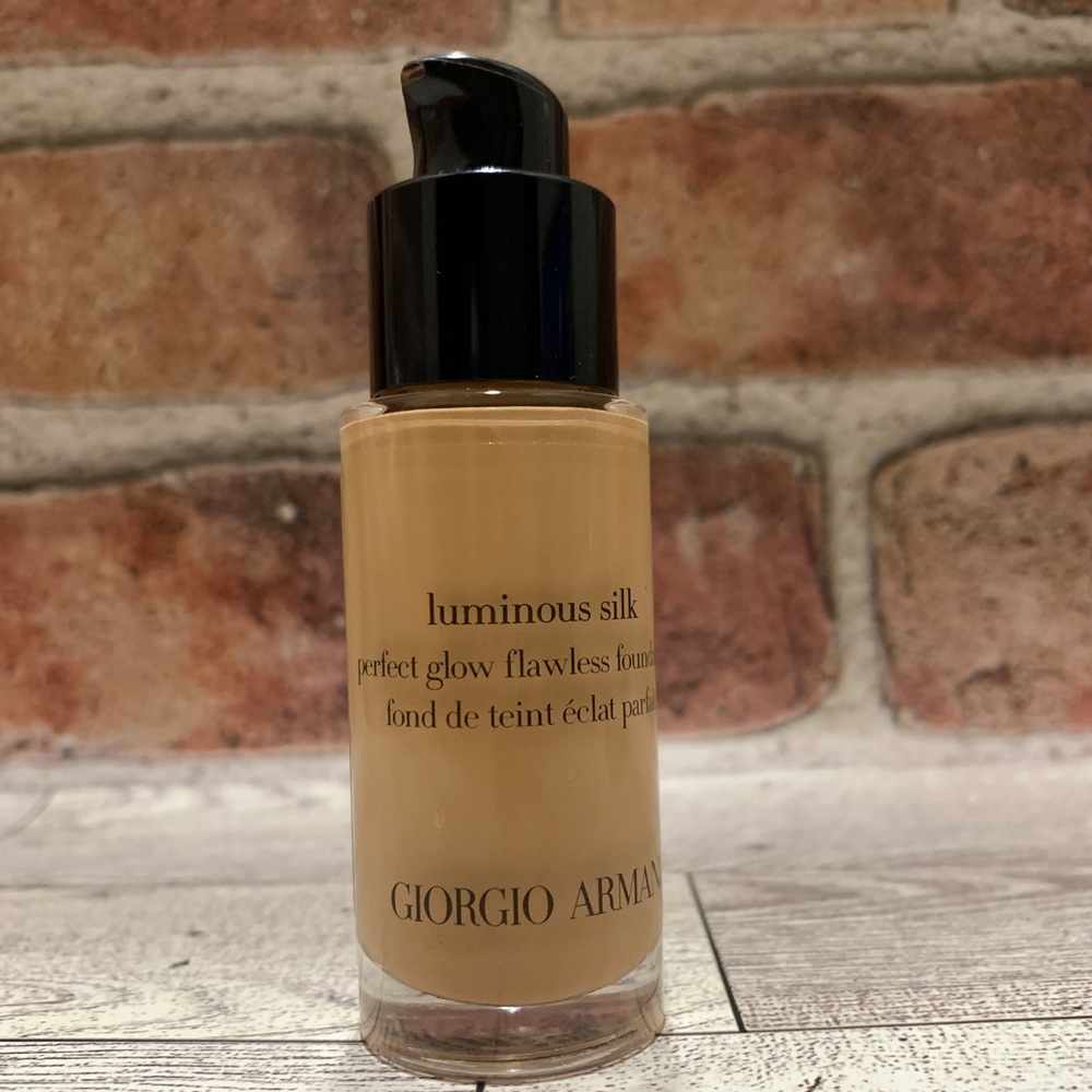 Giorgio Armani Luminous Silk 5.2 Foundation